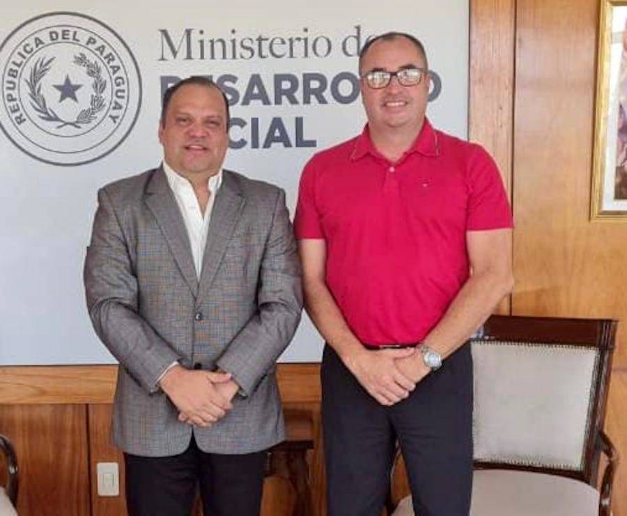 Ministro Mario Varela y su leal César Kriskovich, nuevo director de la Inspectoría General de la penitenciaría de Coronel Oviedo.