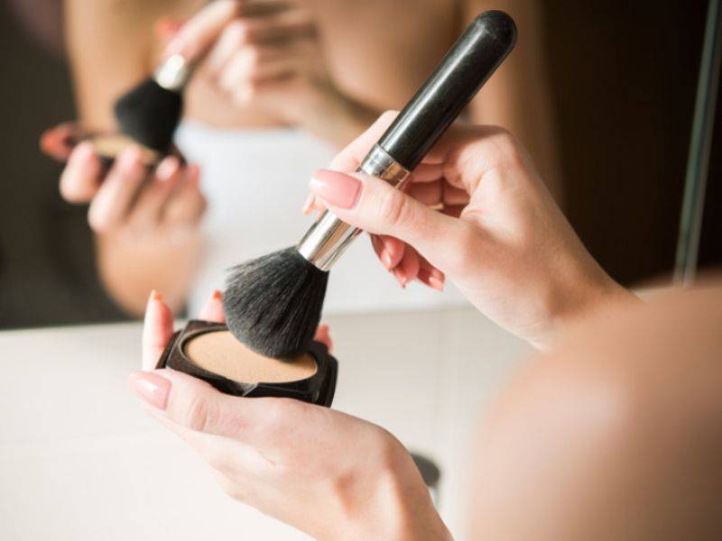 La Nación / Maquillaje baking: la tendencia con polvos traslúcidos