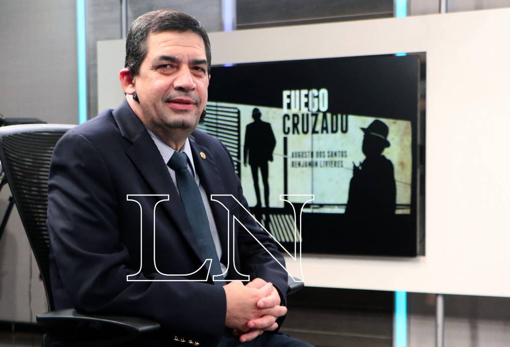Hugo Velázquez, en el programa "Fuego Cruzado". Foto: Eduardo Velázquez.