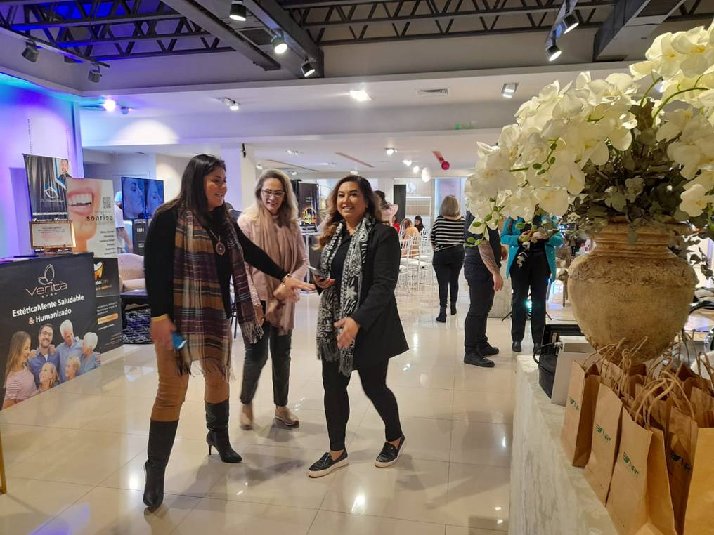 Giuliana Garcete, Mirella Alves y  Edna Rockenbach explicaron a La Nación/Nación Media que el evento está logrando el objetivo de dinamizar al sector. Foto: Dolly Galeano.
