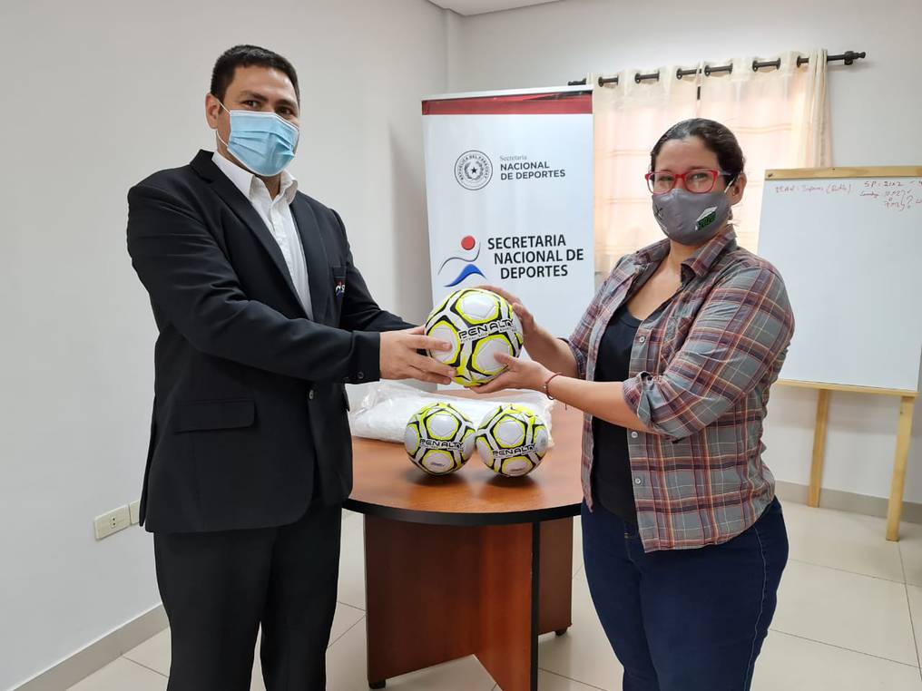 La Nación / Todo listo para torneo del Centro de Sordos: SND entregó balones  y redes