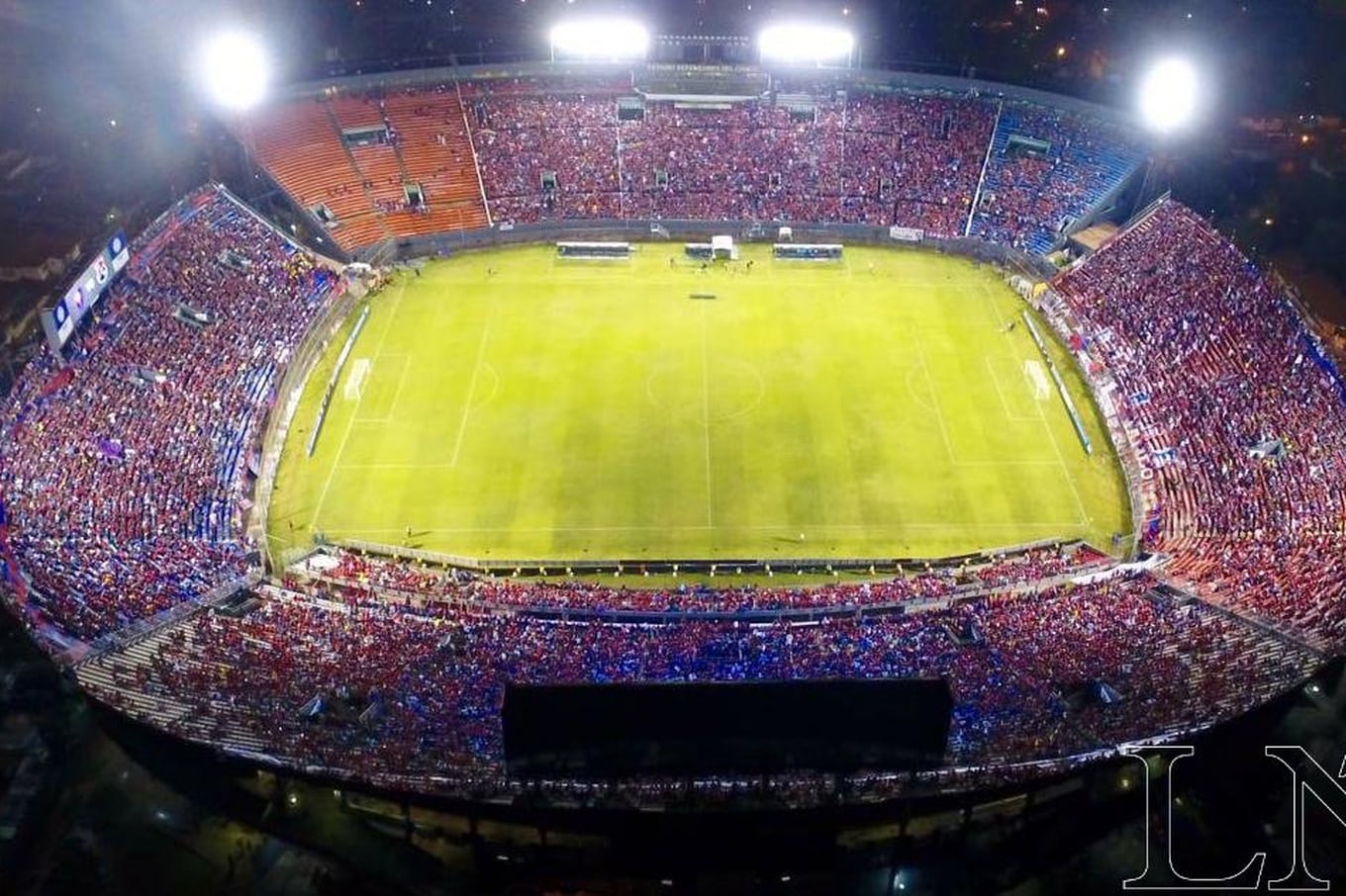 Impresionante se muestra el estadio Defensores del Chaco, previo al juego copero. Foto: Carlos Juri