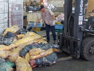 Los más de 2.000 kilos de carne de contrabando fueron destruidos. Foto: La Jornada.