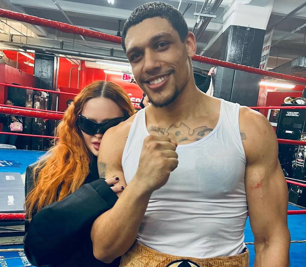 La Nación / El nuevo novio de Madonna tiene 29 años, es boxeador y entrena  a uno de sus hijos