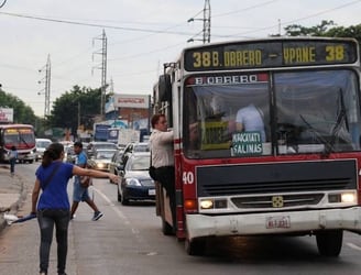 Transportistas anuncian paro de buses por tres días.