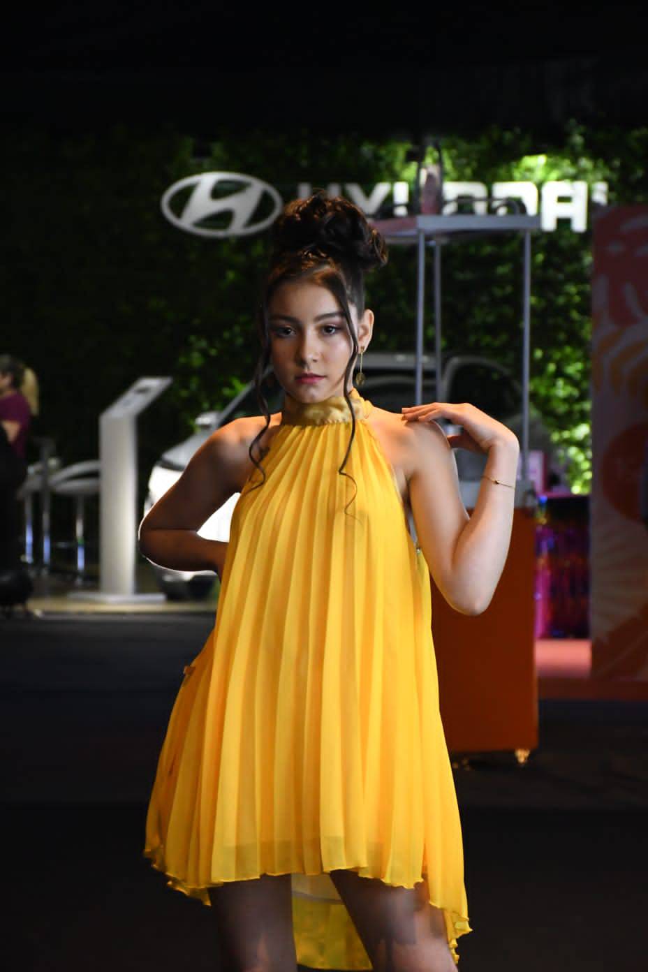 La Nación / La modelo teen Luana Villalba Ryan brilló en el semana de la  moda paraguaya