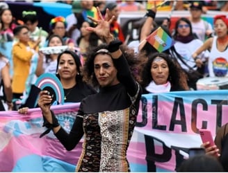 Mujeres trans marchando. Foto archivo.