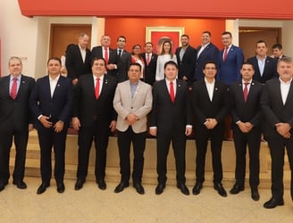 Gobernadores colorados se reunieron con el presidente de la ANR Horacio Cartes para abordar sobre los trabajos de gestión en las administraciones regionales. Foto: Gentileza