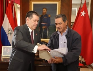 El presidente de la ANR, Horacio Cartes junto al exdirigente liberal.