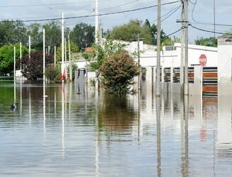 Inundaciones en Uruguay dejan más de 4.700 personas desplazadas.