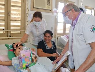 Visitas de Reyes Magos a hospitales. Foto: Gentileza.