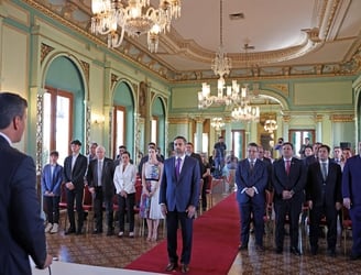 El presidente de la República, Santiago Peña, tomó juramento este martes a Alejandro Rubín.