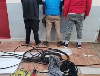 Diariamente caen chespis que roban cables, ahora se suman funcionarios de Copaco y ANDE, reportan desde la Policía. Foto: Gentileza.