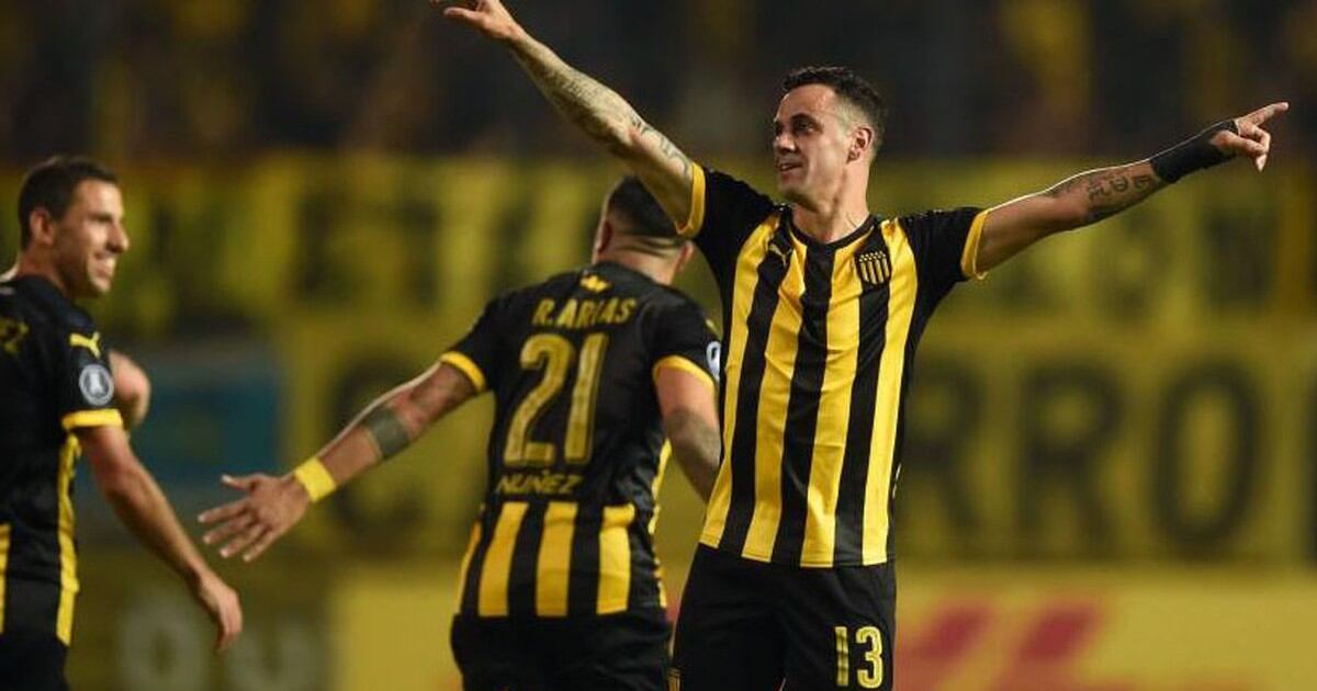 La Nación / Peñarol derrota a The Strongest pero queda ...