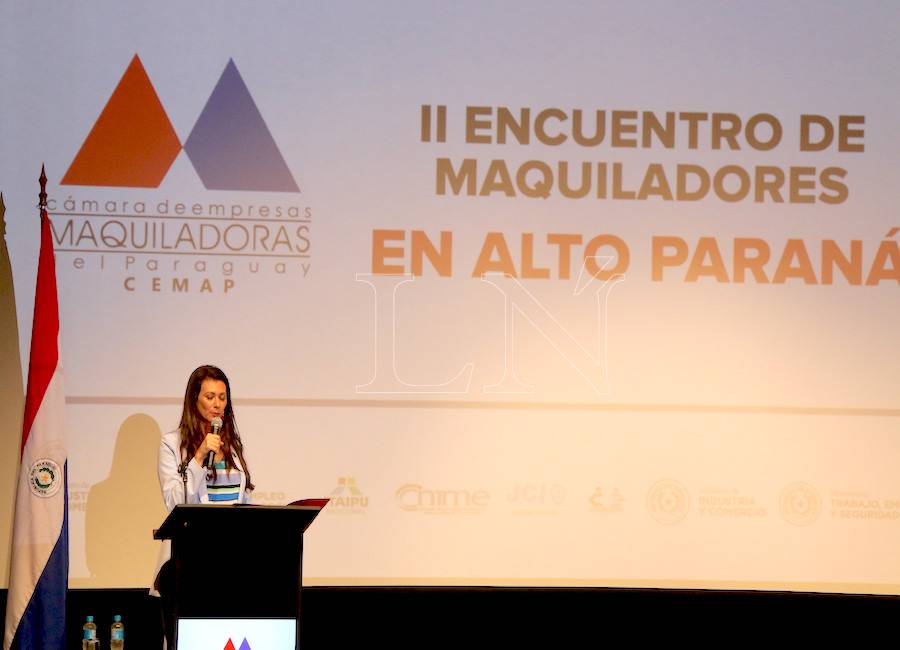 El II Encuentro de Maquiladores en Hernandarias, con la presidenta del sector, Carina Daher, iniciando el acto. FOTO: GUSTAVO GALEANO