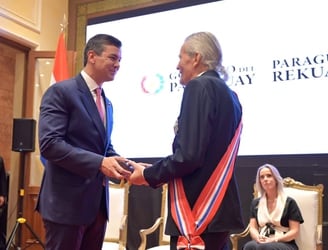 El jueves pasado, el artista Delfín “Koki” Ruiz recibió la Orden Nacional del Mérito en el Grado de “Gran Cruz”. Foto: Gentileza