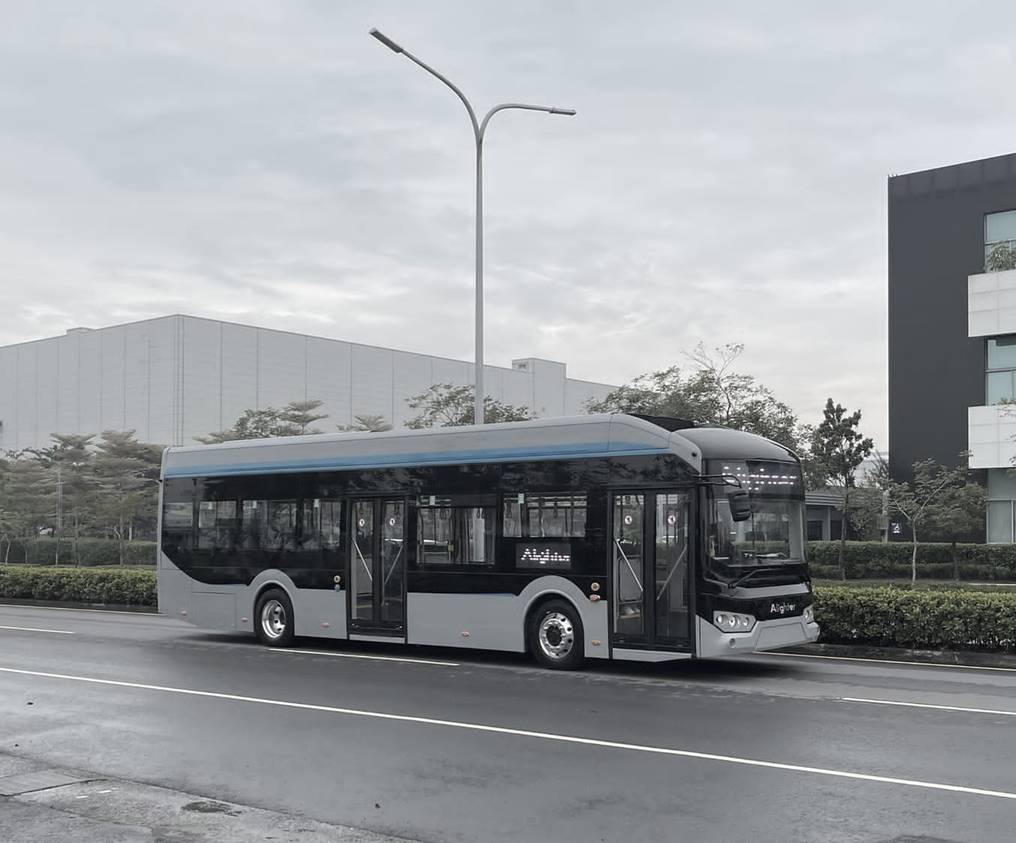 Empresarios taiwaneses se reunirán con el Ing. Víctor Sánchez, viceministro de Transporte, para tratar la implementación de buses eléctricos en horario nocturno. Foto: Gentileza.