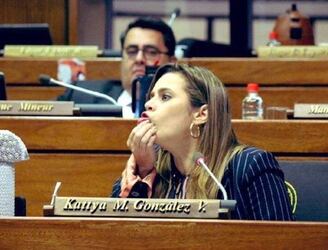 La senadora del Encuentro Nacional Kattya González es reconocida por sus exabruptos en el Congreso.FOTO: ARCHIVO