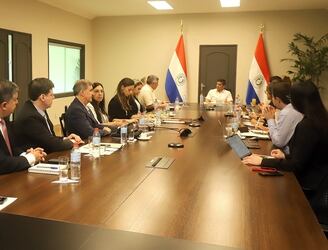 Reunión del presidente Santiago Peña con ministros. Foto: Gentileza.