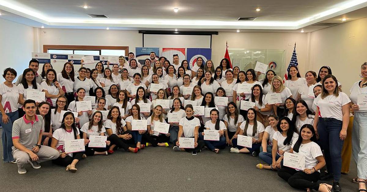 La Nación/U.S. Embassy launches scholarships for women entrepreneurs