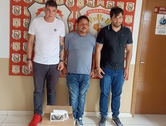 Los tres detenidos intentaron ofrecer celulares robados a una tienda de CDE. Foto: La Jornada.
