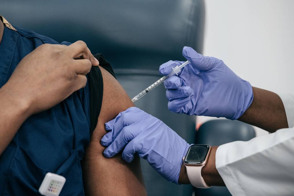 La Nación / Unesco pide prioridad de vacunación para maestros contra el  COVID-19