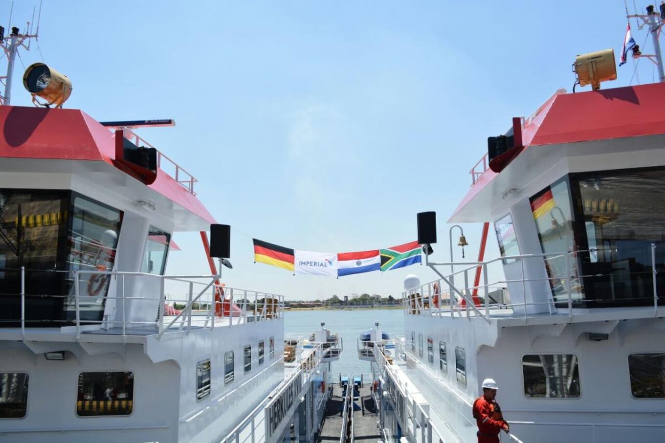 Las banderas de Alemania, Paraguay y Sudáfrica, donde opera la empresa ya flamean ante el inicio de operaciones de Imperial Shipping.
Foto: Fernando Riveros.