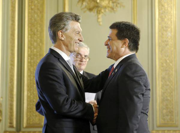 La Nación / Cartes y Macri acuerdan avanzar en las negociaciones de Yacyretá