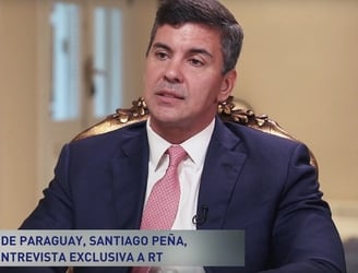 Santiago Peña en entrevista a RT. Foto: Gentileza