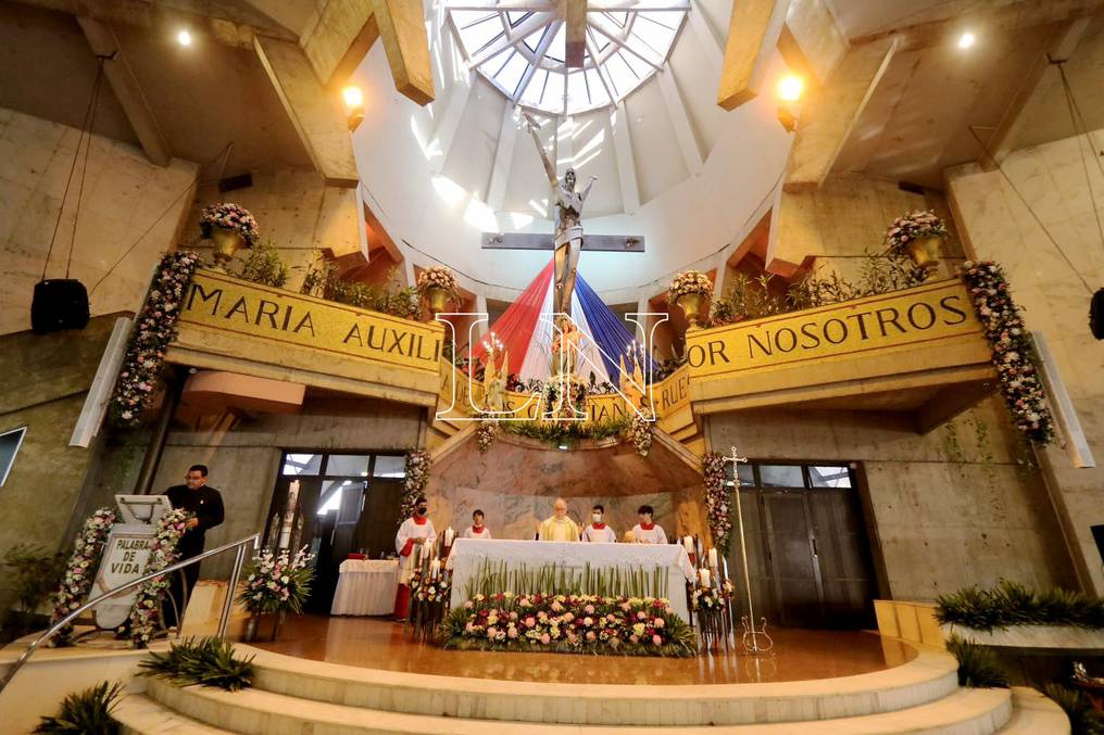 La Nación / Selesianos y feligreses honraron hoy a María Auxiliadora