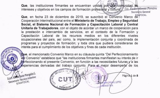 Convenio de cooperación entre la CUT y Sinafocal firmado por Alfredo Mongelós y Carla Bacigalupo.