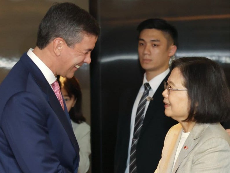 El presidente Santiago Peña mantuvo una reunión con Tsai Ing-wen. Foto: Presidencia.