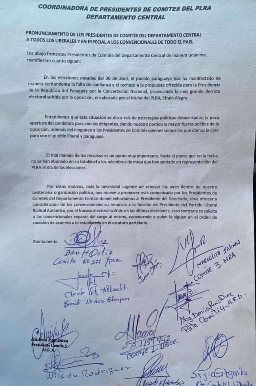 Comunicado presentado por los presidentes de comités del PLRA de Central, exigiendo la renuncia o expulsión de Alegre. Foto: Gentileza