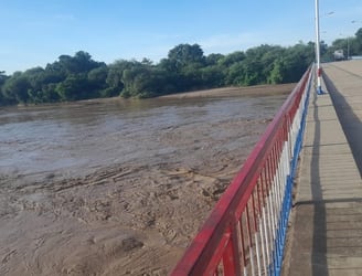 El nivel del río Pilcomayo subió repentinamente. Foto: MOPC.