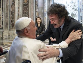 El papa Francisco tuvo un encuentro por primera vez con el presidente Javier Milei. Foto: AFP.