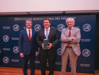 Moreno Rodríguez presenta su libro en la Academia de La Haya de Derecho Internacional.