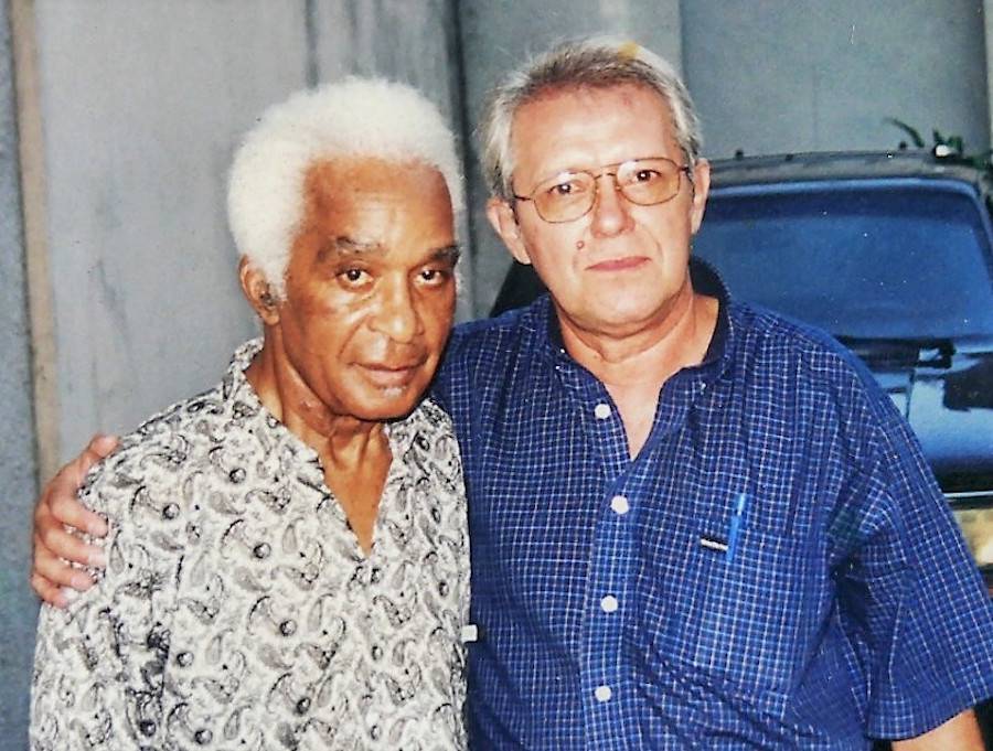 Otro artista internacional de fama, Andy Moss, uno de los últimos integrantes originales de Los Plateros, en su visita a Asunción, en el programa “Radionoche”, creado y conducido por Vicente Marsal. Principios del año 2000, en Cardinal FM.