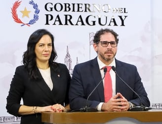 El anuncio fue dado por la ministra del MOPC, Claudia Centurión, y el viceministro de Minas, Mauricio Bejarano. Foto: Gentileza