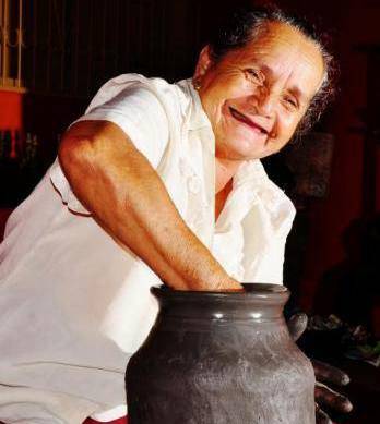 Rosa Brítez, la ceramista de América, falleció a los 76 años. Foto: Instituto Paraguayo de Artesanía