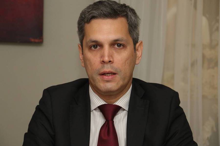 Humberto Colmán, director del Banco Central del Paraguay (BCP) indio que la caída en la producción afectó la exportación del año anterior por lo que cerró la balanza comercial con un saldo deficitario. Foto: Archivo. 