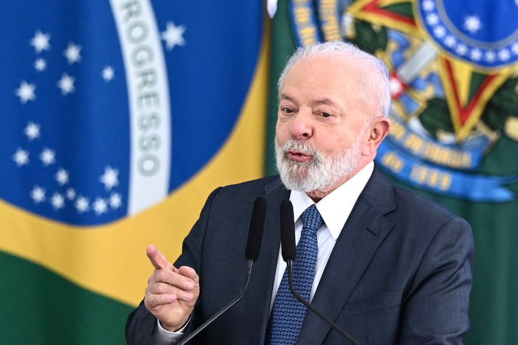 (FILES) Brazilian President Luiz Inacio Lula da Silva delivers a speech during the launching of the Health Economic-Industrial Complex program at Planalto Palace in Brasilia on September 26, 2023. Brazil's President Luiz Inacio Lula Da Silva is not welcome in Israel until he apologises for comparing its ongoing war against Hamas to the Holocaust, the country's foreign minister said on February 19. Lula's remarks on Sunday sparked outcry in Israel after the Brazilian leader said the ongoing conflict in the Gaza Strip “isn't a war, it's a genocide” and compared it to “when Hitler decided to kill the Jews”. (Photo by EVARISTO SA / AFP)