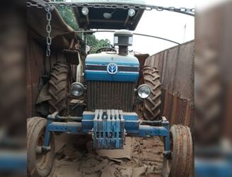 El tractor fue recuperado en la colonia Kressburgo de Itapúa. Foto: CDE Hot.