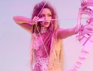 Shakira presentó su nuevo sencillo “Puntería”