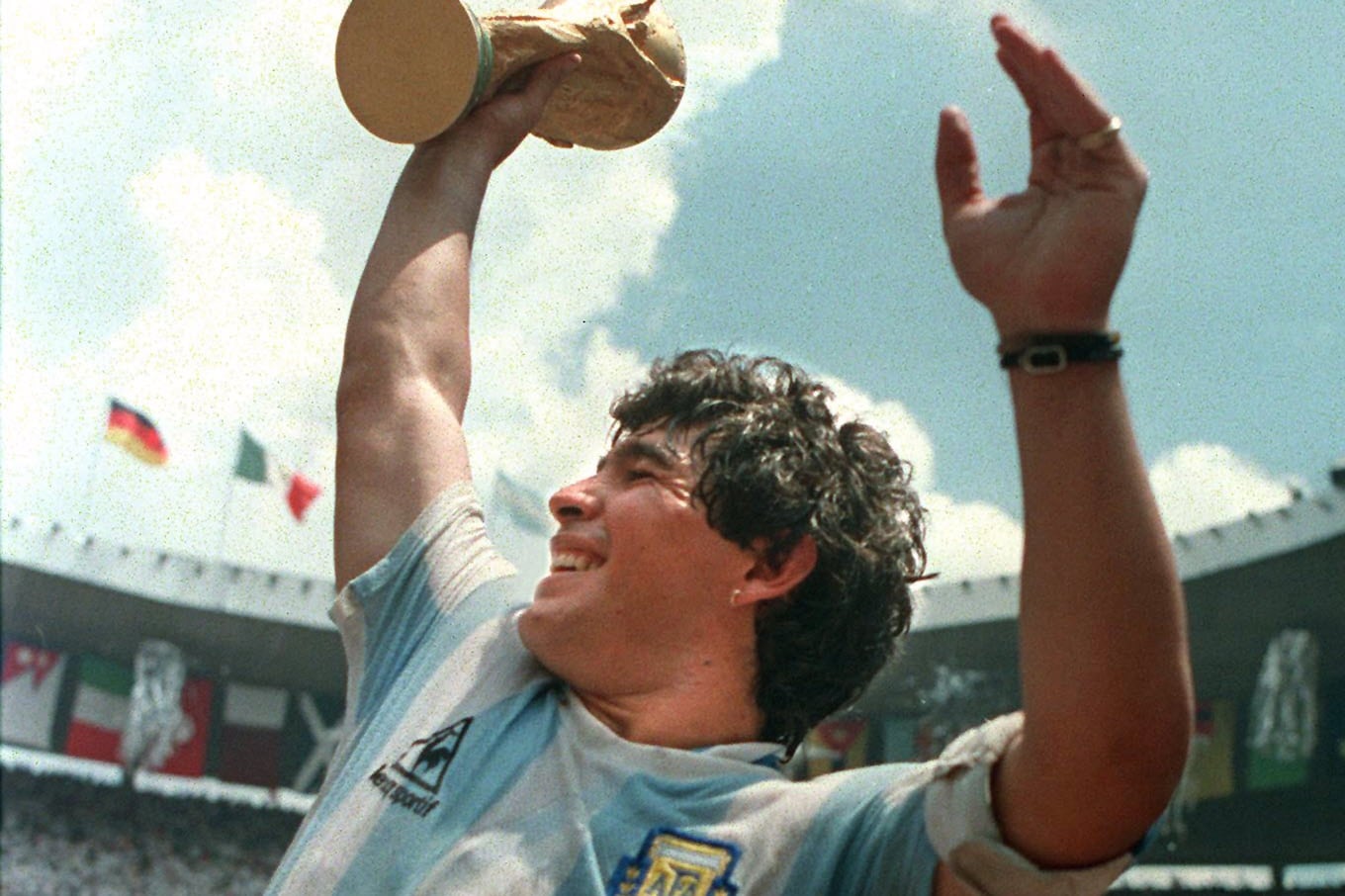 (FILE) Argentina's soccer star team captain Diego Maradona brandishes the World Cup won by his team after a 3-2 victory over West Germany 29 June 1986 at the Azteca stadium in Mexico City. Argentinian football legend Diego Maradona was named coach of the national team on October 28, 2008 in Buenos Aires, according to 1986 World Cup winning coach Carlos Bilardo, after he came out of a meeting with Argentinian Football Association president Julio Grondona.