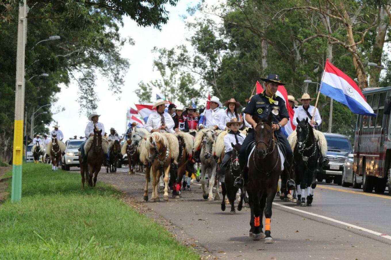 Numerosos jinetes llegaron peregrinando a caballo hasta Caacupé. Fotos: Pánfilo Leguizamón.