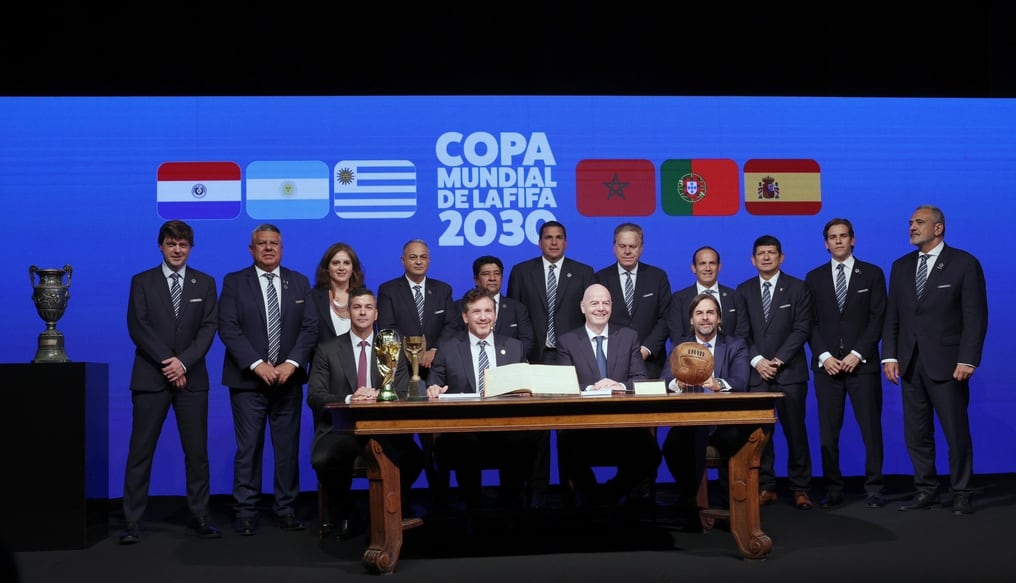 En Conmebol se firma el acta que oficializa realización del Mundial 2030.