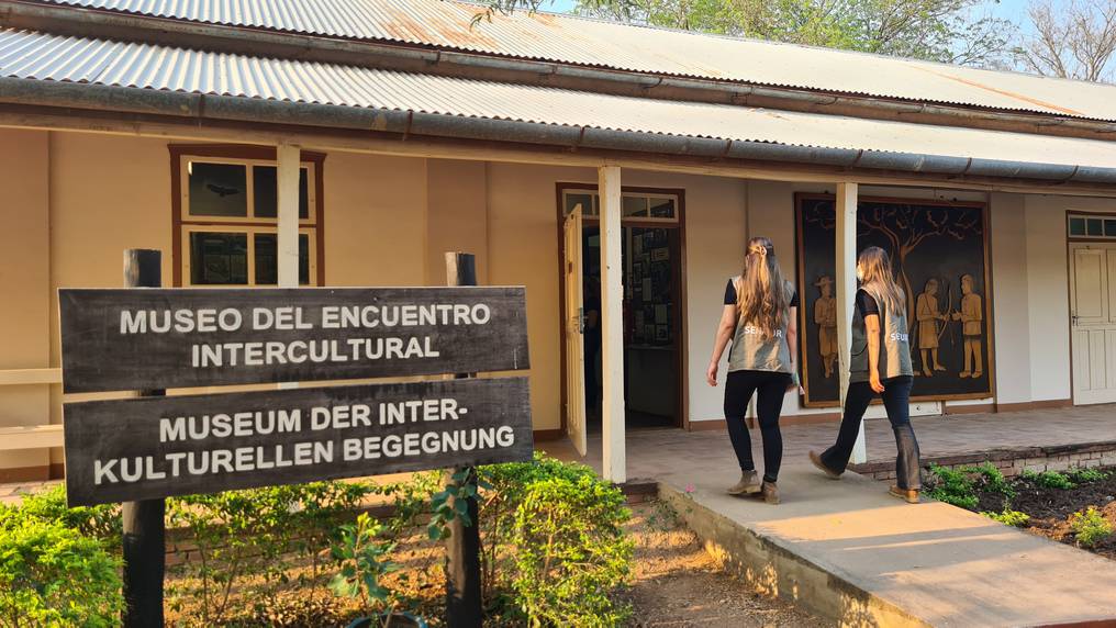 La colonia Fernheim cuenta con un museo multicultural donde se encuentran varios detalles de sus primeros encuentros con los indígenas. Foto: Diego Sanabria. 