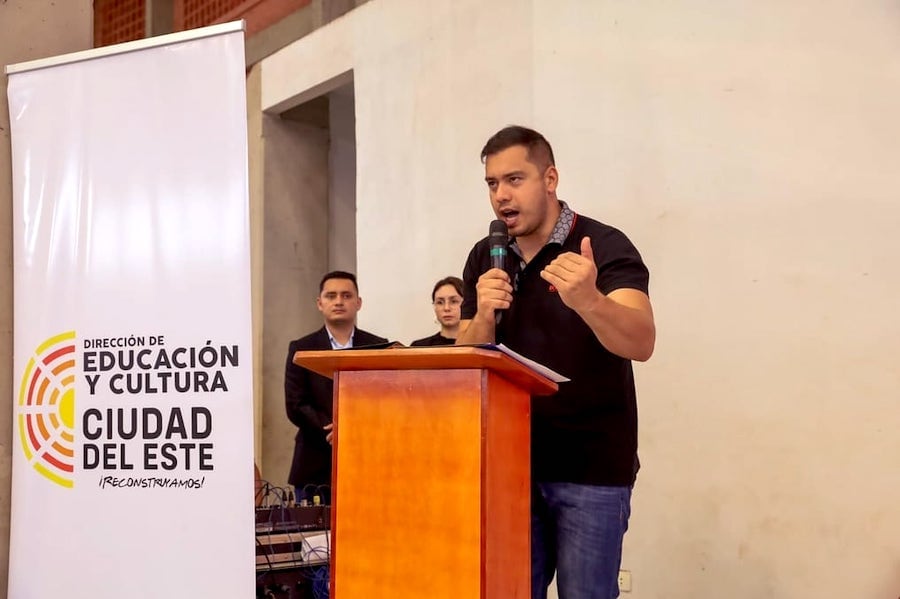 Miguel Prieto solo se sostiene gracias al apoyo de los funcionarios municipales, afirman.FOTO: ARCHIVO