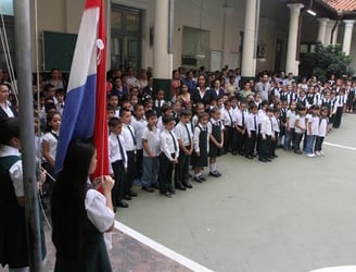 Proponen incluir el Himno Nacional en el programa escolar.