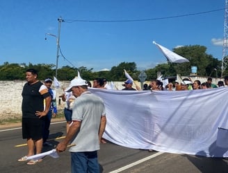 Manifestación de familiares y allegados de la mujer arrollada. Foto: Jessica Martínez - Universo 970.